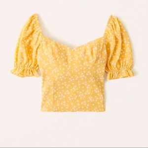 Puff sleeve sweetheart top💛